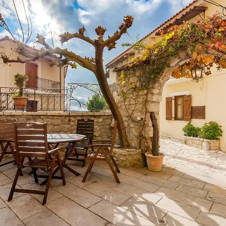 Nostos Suites By White Hills Pensión