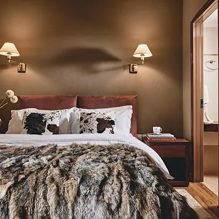 Nostos Suites By White Hills