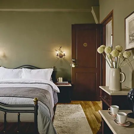 Nostos Suites By White Hills *